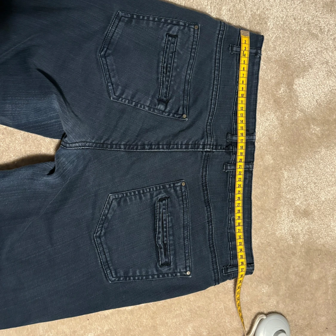 Mörkblå jeansbyxor