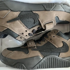 Travis scott - Skor från sns helt nya Skadad kartong Pm vid frågor 