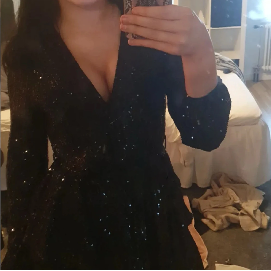 Svart glittrig klänning - 91