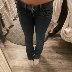 Ltb jeans i modellen valarie storlek 24/30