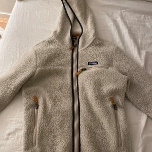 Patagonia fleece - Jätte fin patagonia fleece i super skick. Sparsamt använd och inga defekter❤️pris kan diskuteras!