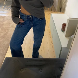 Super fina jeans  - Super snygga i väldigt bra skick! Jag är 165cm!
