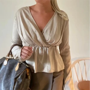 Topp med volang  - Super snygg blus ❤️❤️