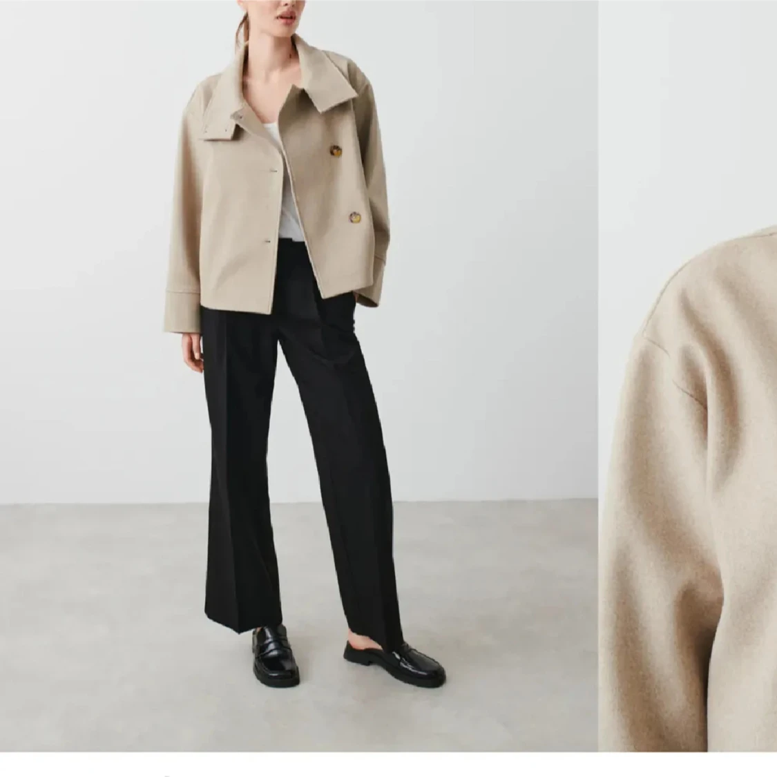 Beige kappa med knappar