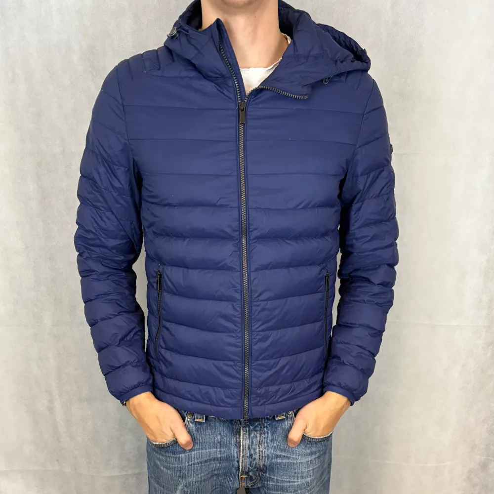 Fint skick! Modellen är 185, passar S. Takit.