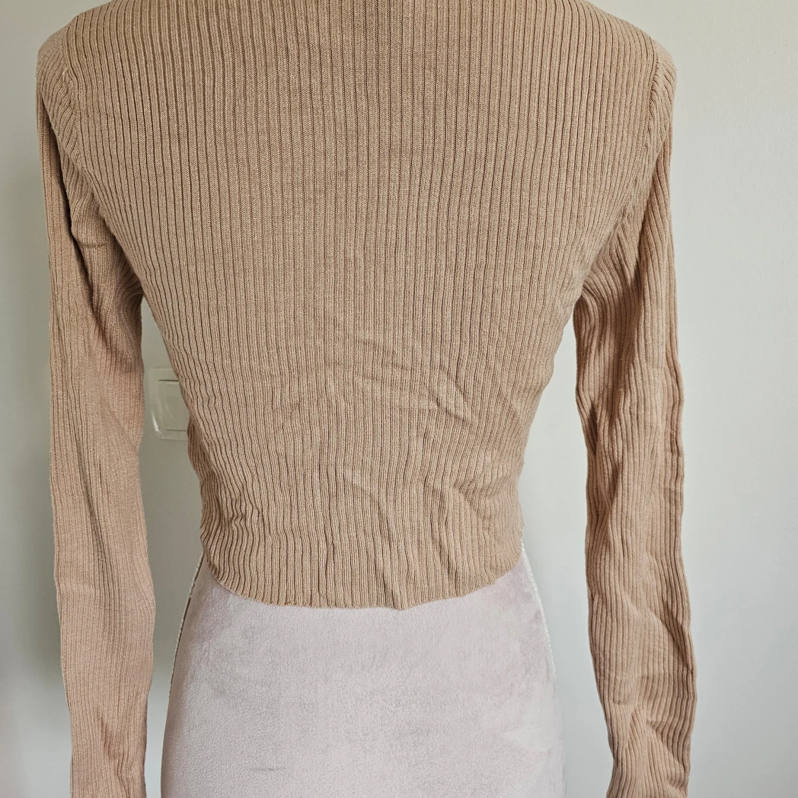 Beige ribbad tröja från H&M Divided - 90