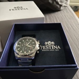 Destination klocka  - Helt ny har bara legat i lådan sedan den köptes