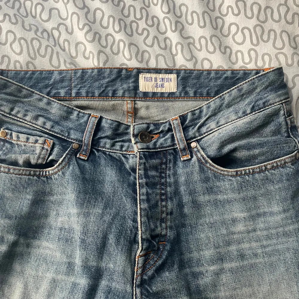 Tja! Jag säljer ett par feta Tiger of Sweden jeans. De är använda men i riktigt bra skick. Tveka inte på att höra av dig om du har några frågor!. Jeans & Byxor.