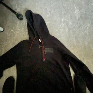 Strömberg zip - En Strömberg zip hoodie oanvänt skick Storlek M 