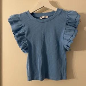 Zara topp - Säljer nu denna fina topp ifrån zara i storlek s 💕
