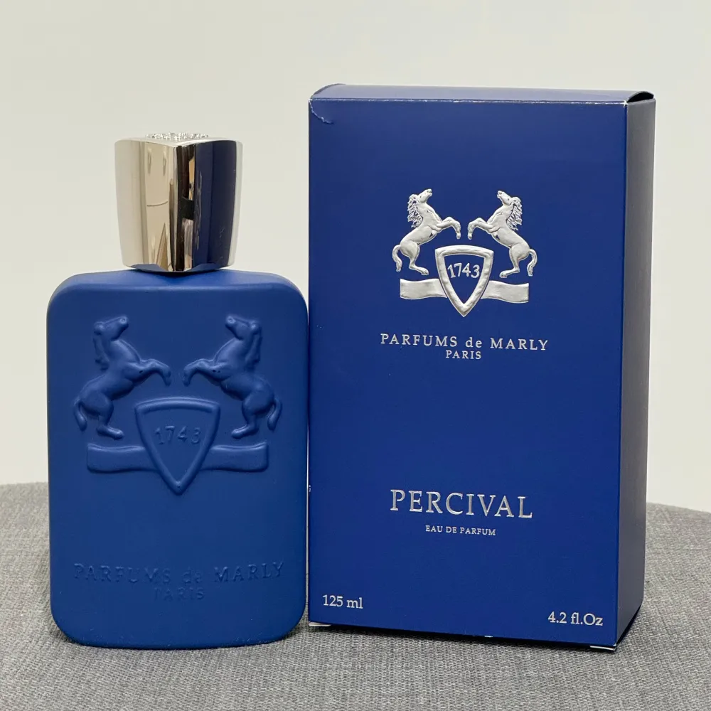 Säljer en lyxig parfym från Parfums de Marly, Percival. Ni kan se hur mycket som är kvar i sista bilden.. Parfym.