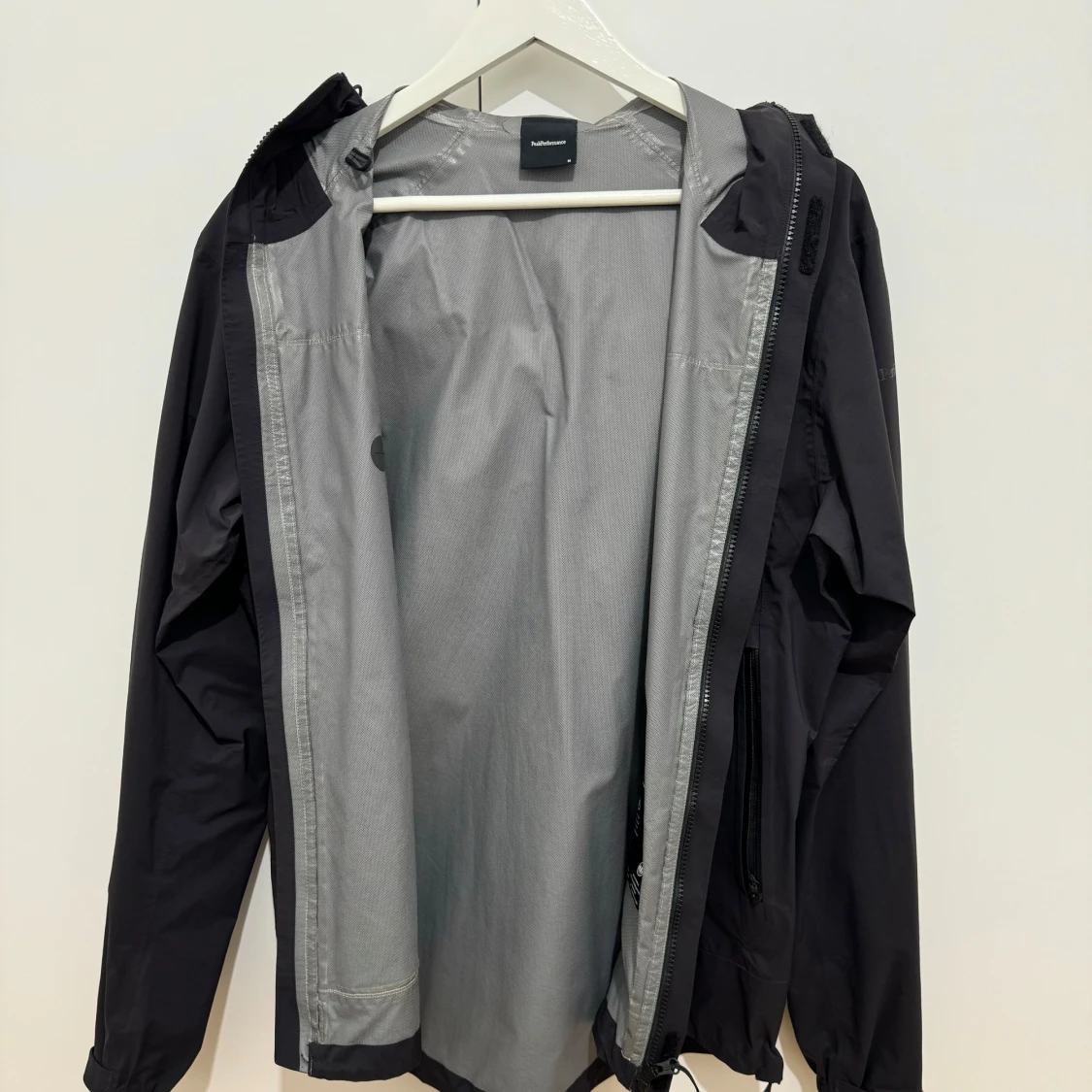 Svart vindjacka från Peak Performance - 91