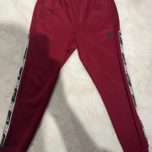 Nike Byxor - Fina byxor, 10/10 skick, riktigt skönt material