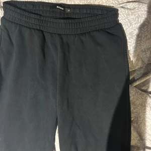 Lågmidjade mjukisbyxor  - Lågmidjade mjukisbyxor från bikbok Sååå fina o sköna 