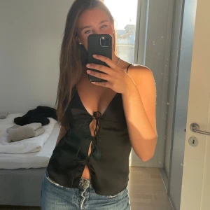 Zara topp - Säljer denna fest topp då den aldrig har kommit till användning!