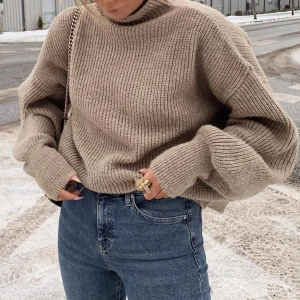 Stickad tröja NA-KD - Mysig oversized stickad tröja från NA-KD 🤎 Lånad första bild.