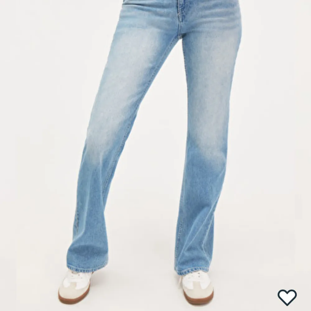 As snygga jeans som är helt oanvända . Jeans & Byxor.