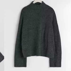 Stickad tröja ginatricot - Säljer denna stickade tröja från Gina Tricot. Bra skick. Storlek M