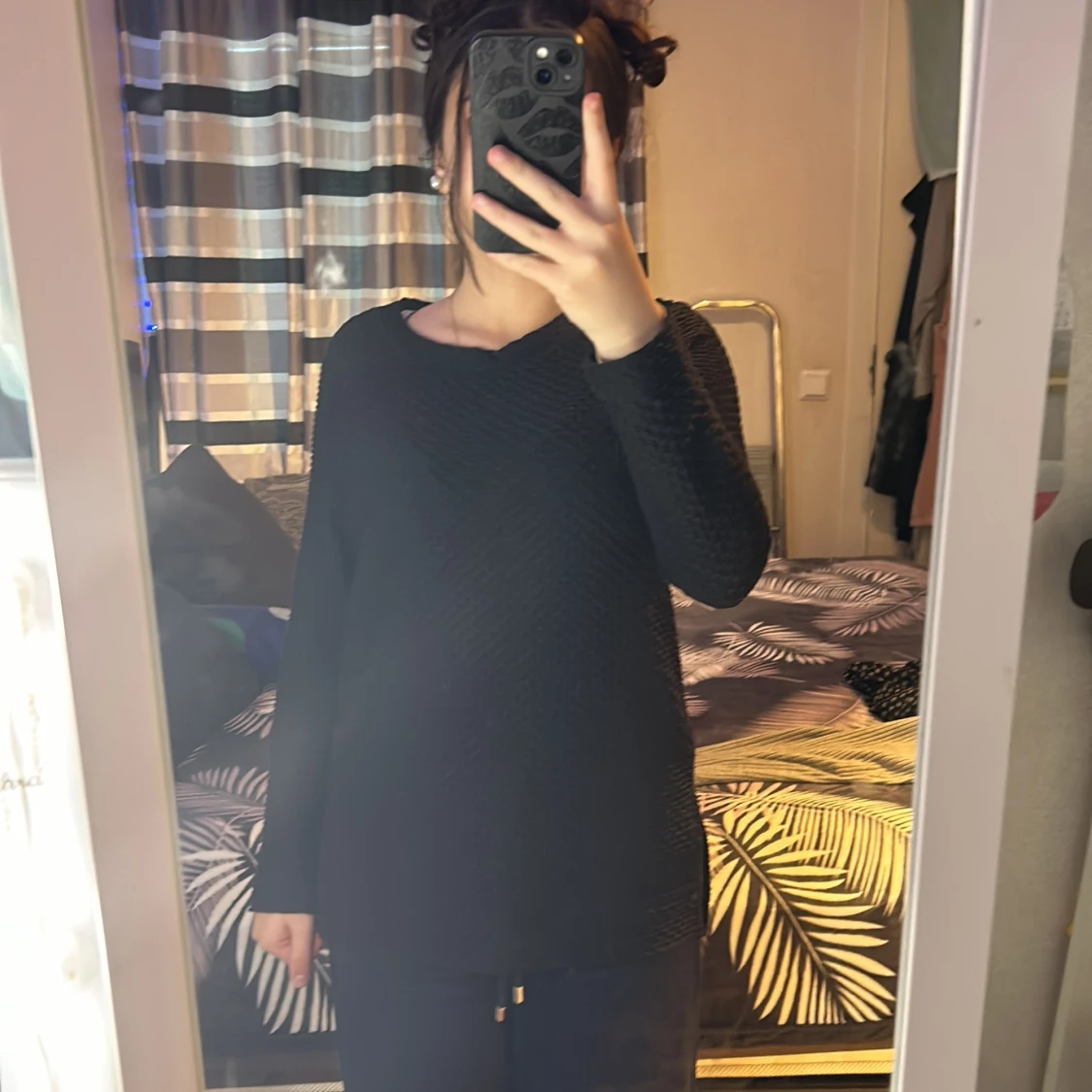 Svart stickad tröja