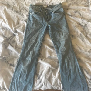 Lager 157 jeans - Säljer dom här fina bootcut low jeansen ifrån lager 157. Dom är i super bra skick utan defekter. Kommer inte till användning längre pris kan disuteras❤️