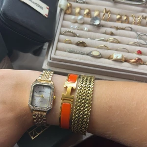 guld klocka - snygg används inte kan sänka priset vid snabb affär💖💖💖💖💖