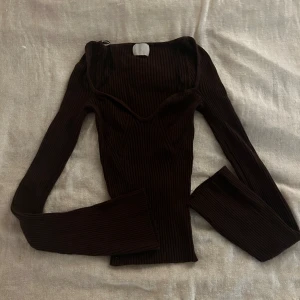 Brun tröja  - Så fin tröja med utsvängda armar, kommer tyvärr inte till användning längre💕