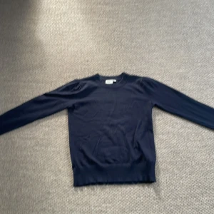 Marinblå tröja - Väldigt bra skick 