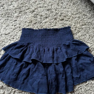 Kjol/shorts - En kjol och shorts i samma. Använd vara en gång pågrund av att jag inte tyckte den satt nå bra. 