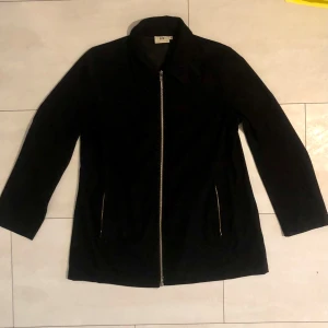 Tunn jacka  - Fint skick inga defekter 