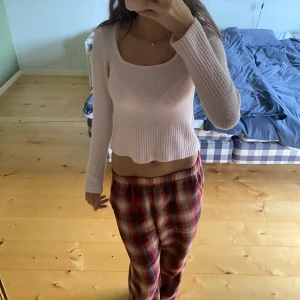 Stickad tröja - Jättesnygg stickad tröja från mango💗