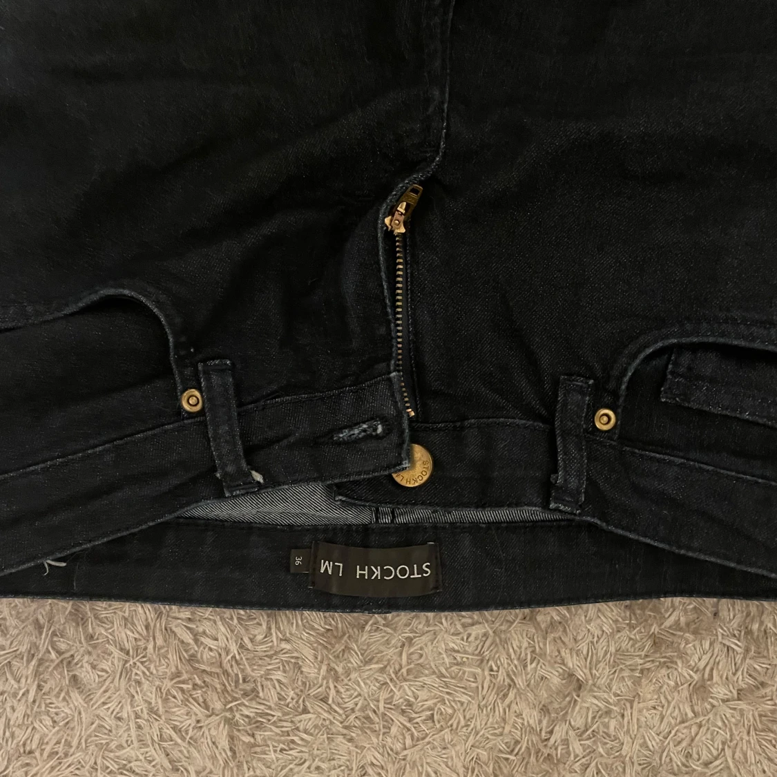 Snygga mörkblå jeans! - 90