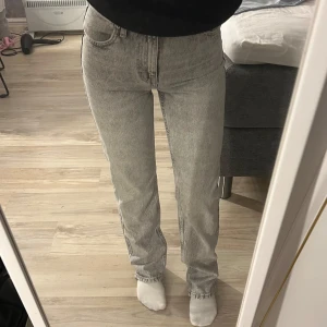 Bershka Jeans - Gråa jeans från Bershka. Oanvända💕 Storlek 32