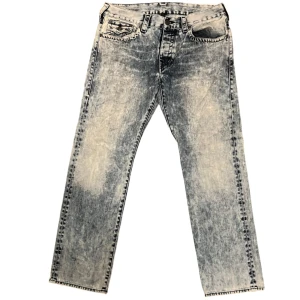 True religion jeans  - Säljer dessa asfeta baggy trueys💯Inga märkbara defekter. Kom dm för mått, priset kan diskuteras vid snabb affär🤙🏼