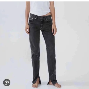 Jeans med slits  - Säljer dessa populära jeans från zara!