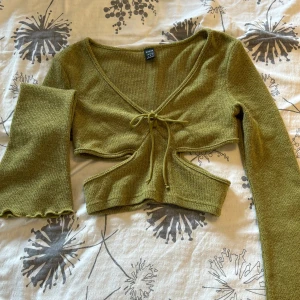 Shein - Alla plag är i storlek S förutom den vita som är i M men den känns som S man kan också köpa ett plag om man vill de eller alla 