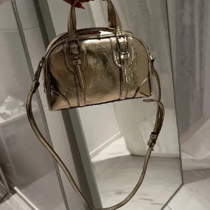 Zara väska  - Söt väska från zara, inga tecken på användning 