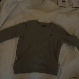 Lyle and scott tröja - Denna tröja är riktigt bra skick och säljer den för att den är för liten för mig. Pris kan diskuteras
