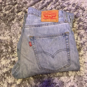 Levi’s 502 - Levi’s 502 Ljusblå W 32 L 32 några små defekter