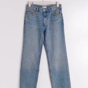 Jeans - Ett par jeans ifrån ginatricot, säljer då dom inte kommer till någon användning längre, inga defekter alls🩵