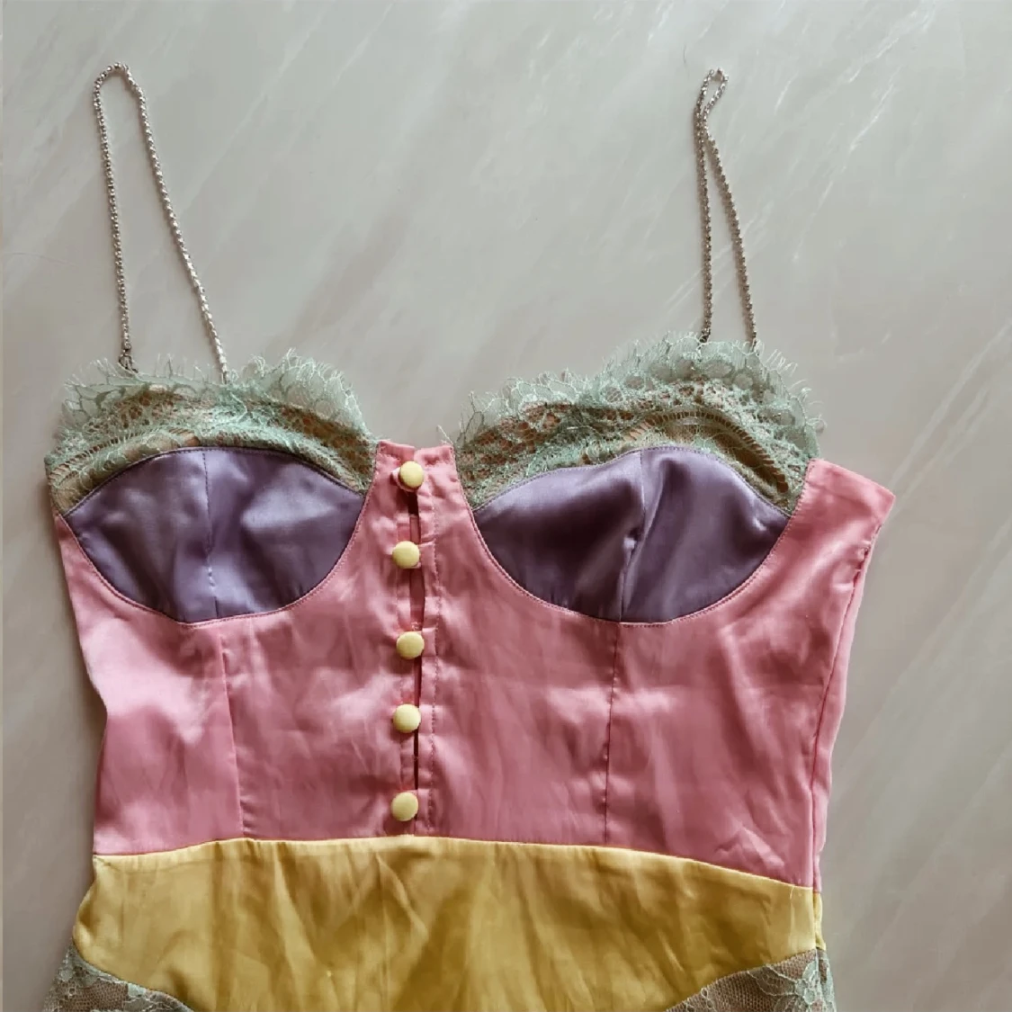 En klänning med färger  - 90