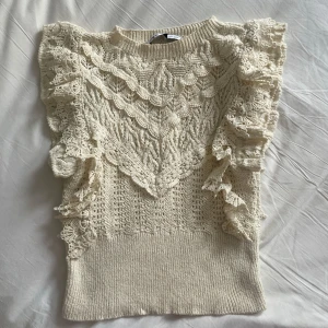 Festtopp  - Jätte snygg tröja från zara!! Perfekt till fest eller middag!! Pris kan förhandlas vid snabb affär🥰🥰