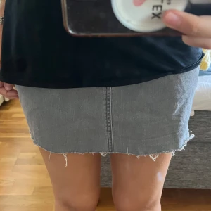 Grå jeanskjol🩶🩶 - Fin grå jeanskjol🩶🩶🌟