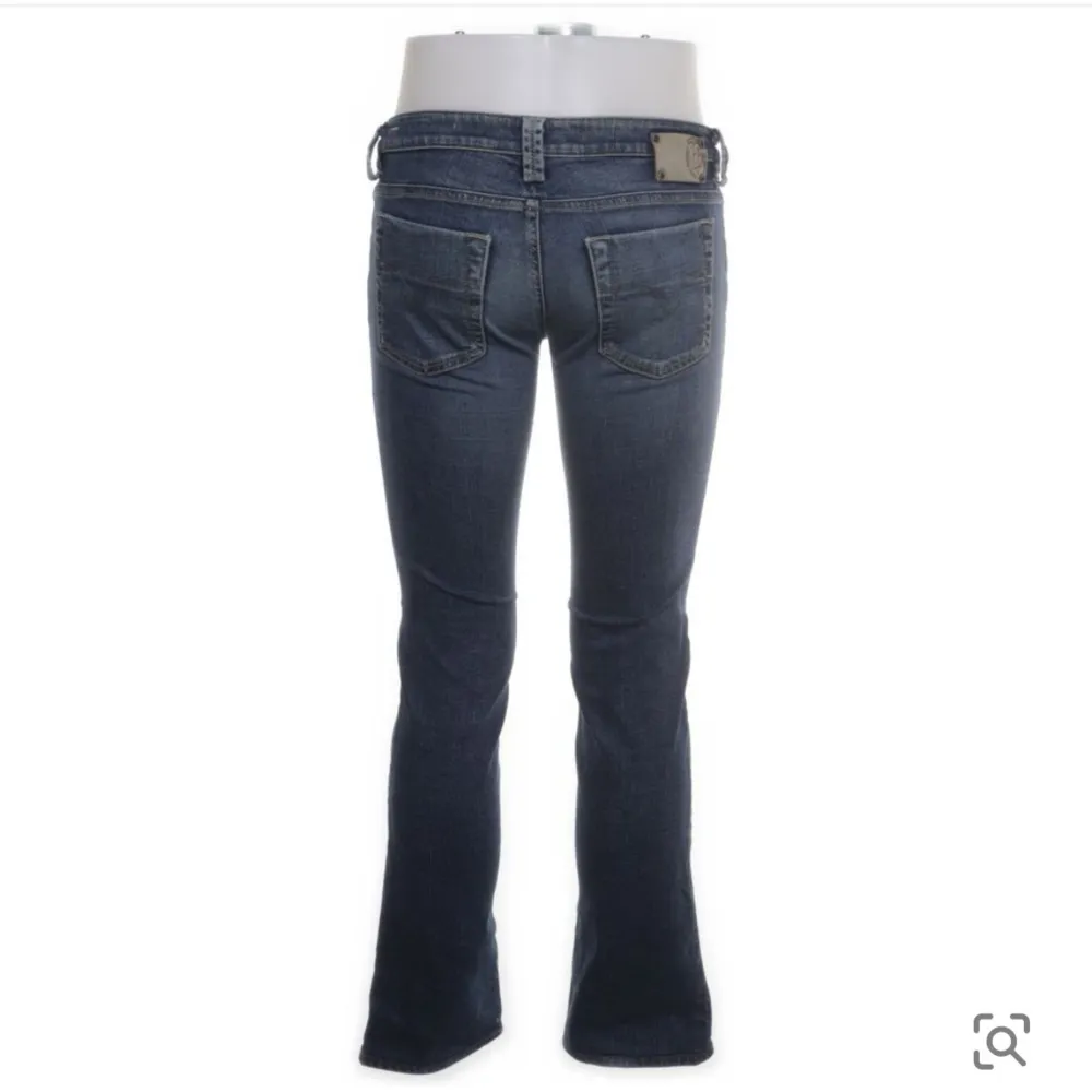 Straight jeans från diesel som är använda ett fåtal gånger. Sitter som bootcut. Köpta på Sellpy i april. Väldigt bra skick💕. Jeans & Byxor.