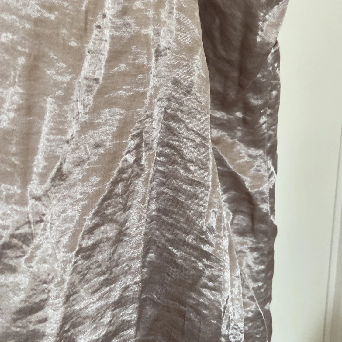 Beige glansig linnetopp från H&M - 92