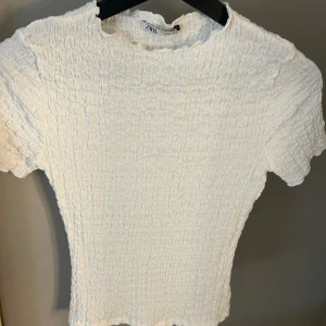 Zara topp - En super söt zara topp i storlek s 💕kontakta för fler frågor 💕köparen står för frakten 