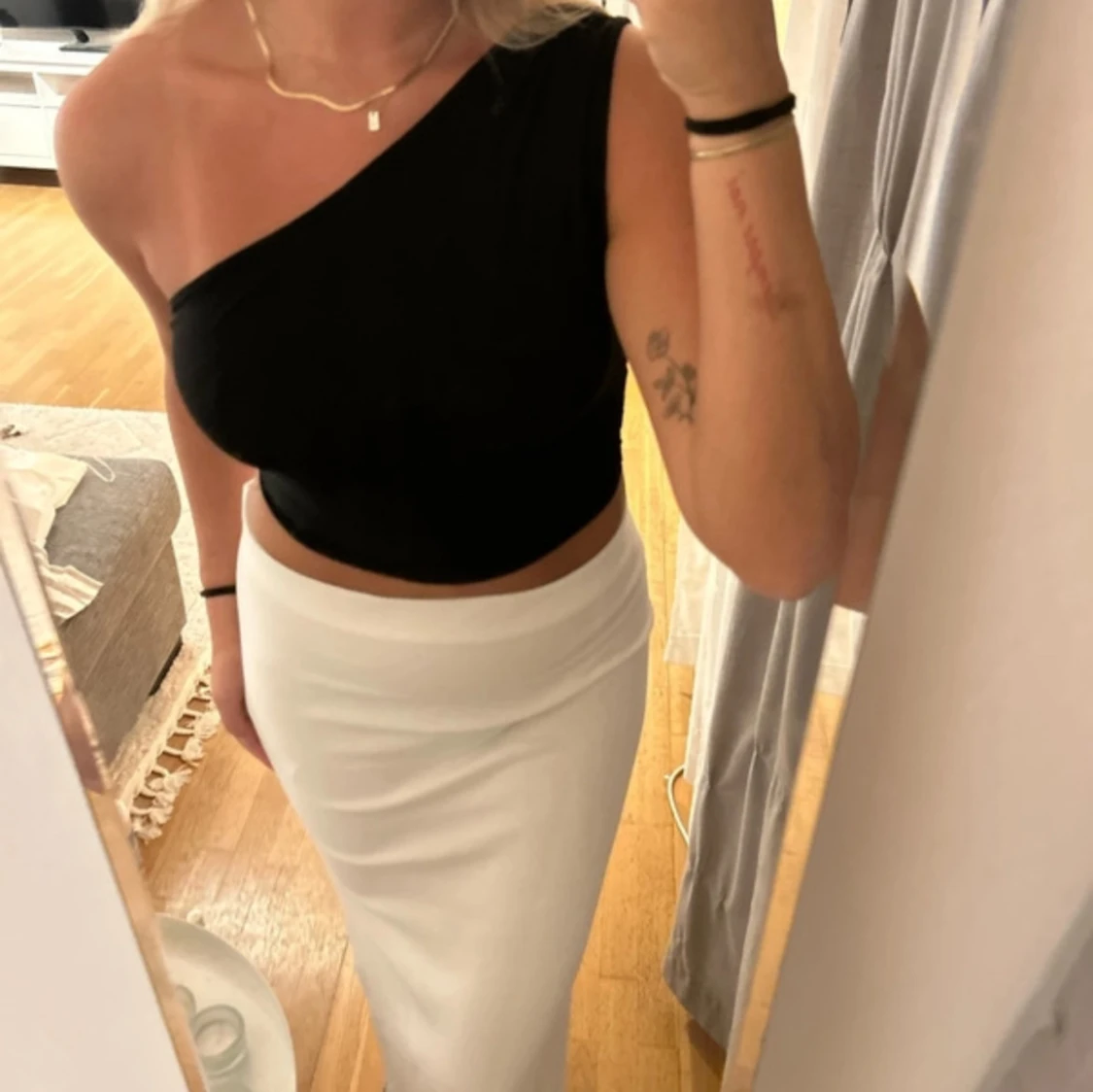 Svart Offshoulder topp