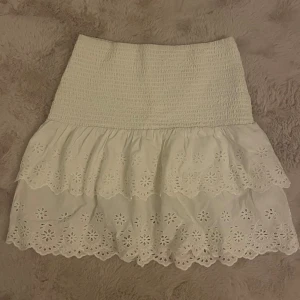 Volangkjol - Superfin volangkjol från Lindex! Jättebra skick, använd 1 gång.