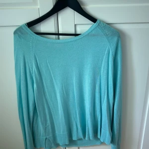 Tunn stickad tröja  - Tunn stickad tröja i super fin färg