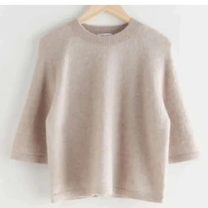 Stickad tröja  - Stickad topp fem & other stories. Mycket bra skick