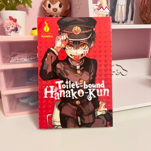 Toilet-bound Hanako-Kun vol 1 - rätt bra skick, bara några små defekter som knapt syns. köpt på Sfbokhandeln för 199kr